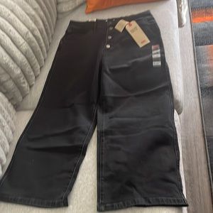 Nwt Sold ! Levi’s Black stretchy  Mid High cropped wide leg  31/ 25 jeans